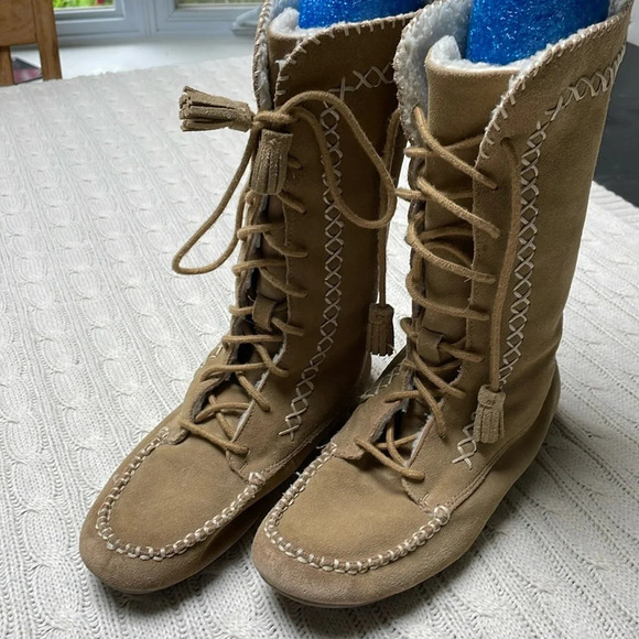 Lands' End Shoes - Lands’ End Sz 5 suede moccasin boots. Laces Sherpa lining. 11” tall “x” detail